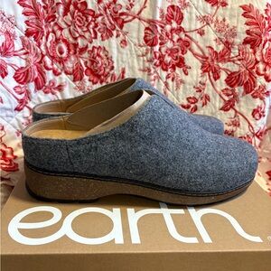 Earth etKOLIA2 Wool Casual Clogs